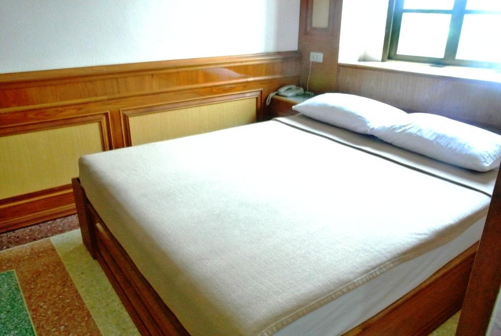 Rose Garden Hotel Phranakhonszi Ajutthaja Szoba fotó